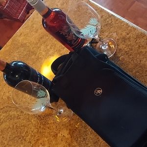 Neoprene wine tote